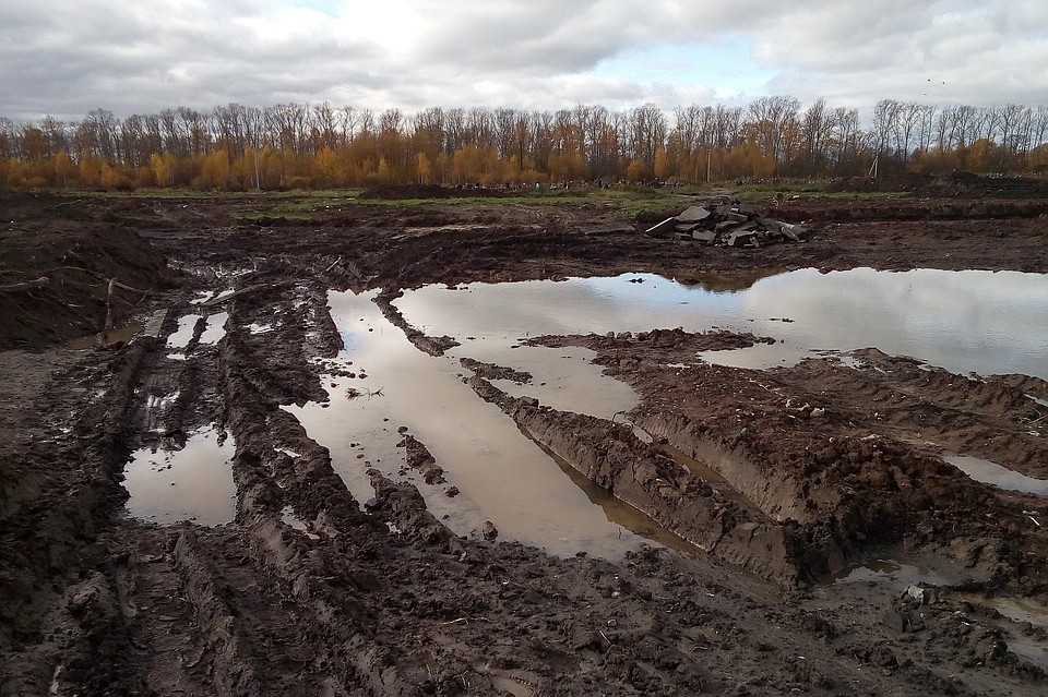 Водитель такси отказался ехать дальше, боясь увязнуть Фото: Полина Вачнадзе