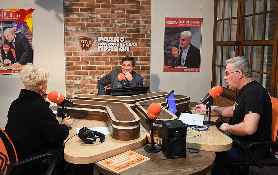 Отар Кушанашвили в программе «Простыми словами» в эфире Радио "Комсомольская правда" в студии с Андреем и Юлией Норкиными. Фото: Михаил ФРОЛОВ Фото: Михаил ФРОЛОВ