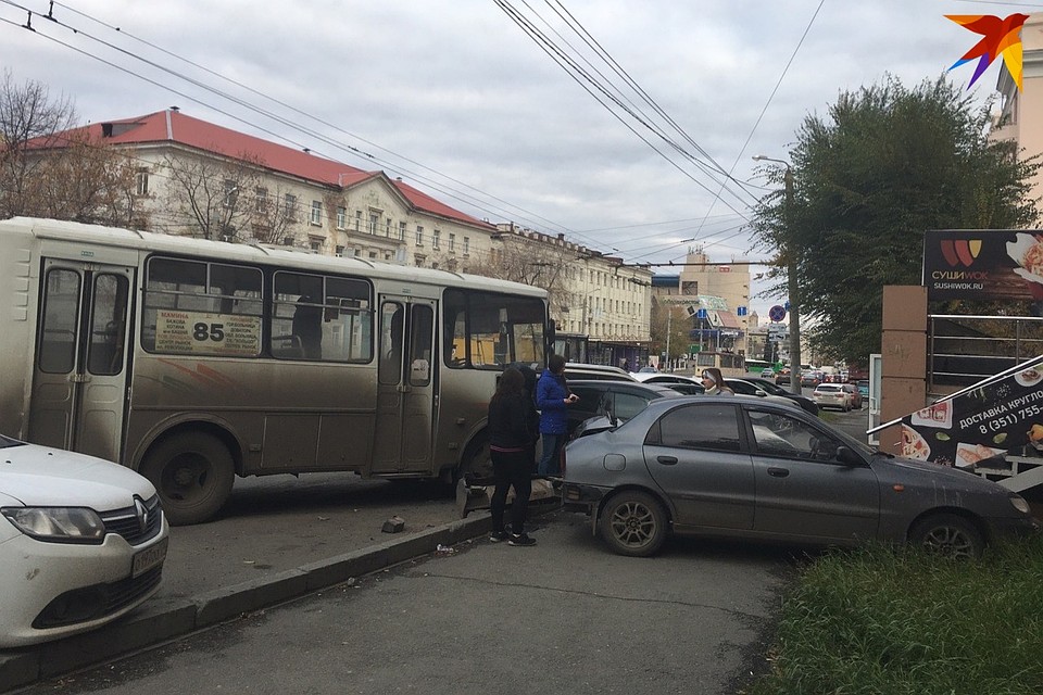 Чудом в ДТП никто не пострадал. Фото: Валентина ВАГАНОВА