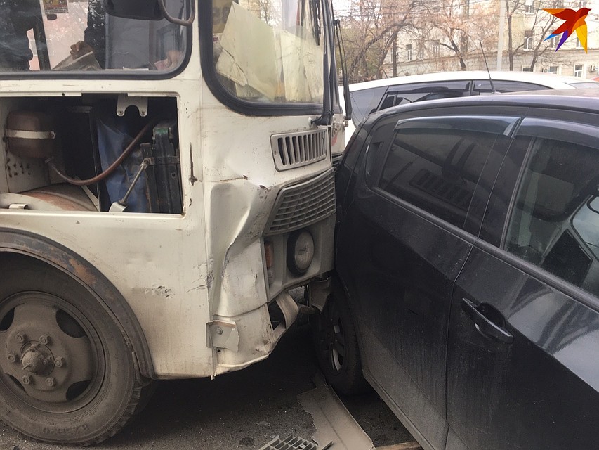 В автомобилях никого не было. Фото: Валентина ВАГАНОВА