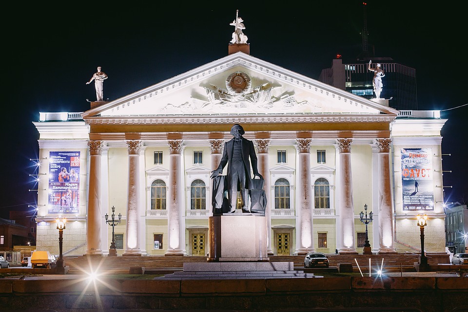 «Ностальжи» в челябинской опере Фото: Андрей АБРАМОВ