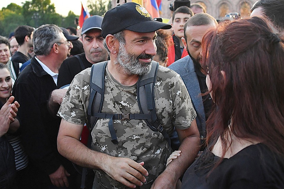 «Революция» привела к власти Пашиняна Фото: Сергей МЕДВЕДЕВ