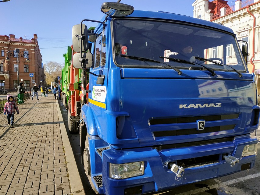 Красивая спецтехника радовала горожан на празднике Фото: Софья СЕВОСТЬЯНОВА