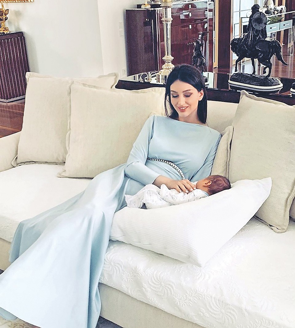 Маленький Леон родился в Москве: Оксана боялась за жизнь малыша. Фото: instagram.com/rihanapetra