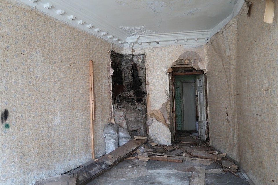 По словам КГИОП и Мариинского театра, квартиру будут превращать в мемориальную зону. Какой она будет - вопрос пока неясный. Фото: Алексей Румянцев, "Заброшенный Петербург".