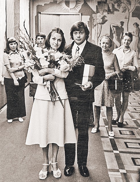 1975 год. Гагаринский ЗАГС Москвы. Людмила Поргина и Николай Караченцов стали мужем и женой. Фото: Семейный архив Андрея Караченцова