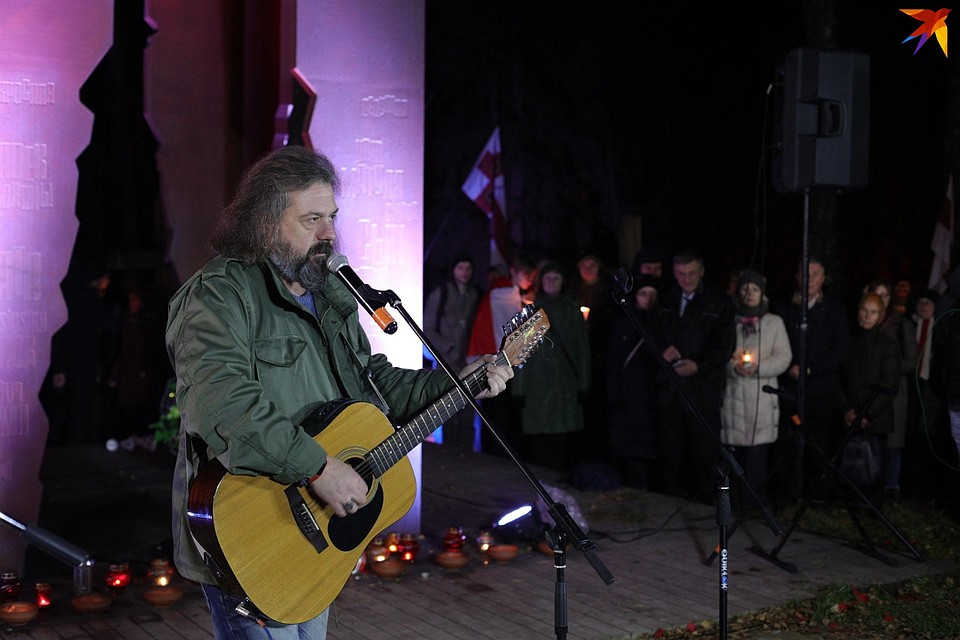 Выступили писатели и музыканты. На фото Александр Помидоров. Фото: Святослав ЗОРКИЙ