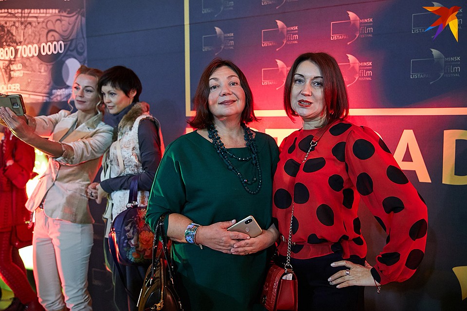 Белорусская актриса Анжела Кораблева (слева) Фото: Павел МАРТИНЧИК