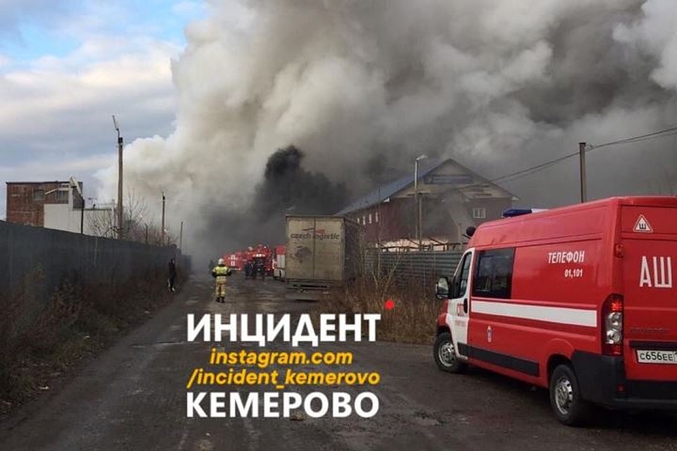 По словам очевидцев, пожару предшествовал взрыв.ФОТО: "Инцидент Кемерово"/ Instagram