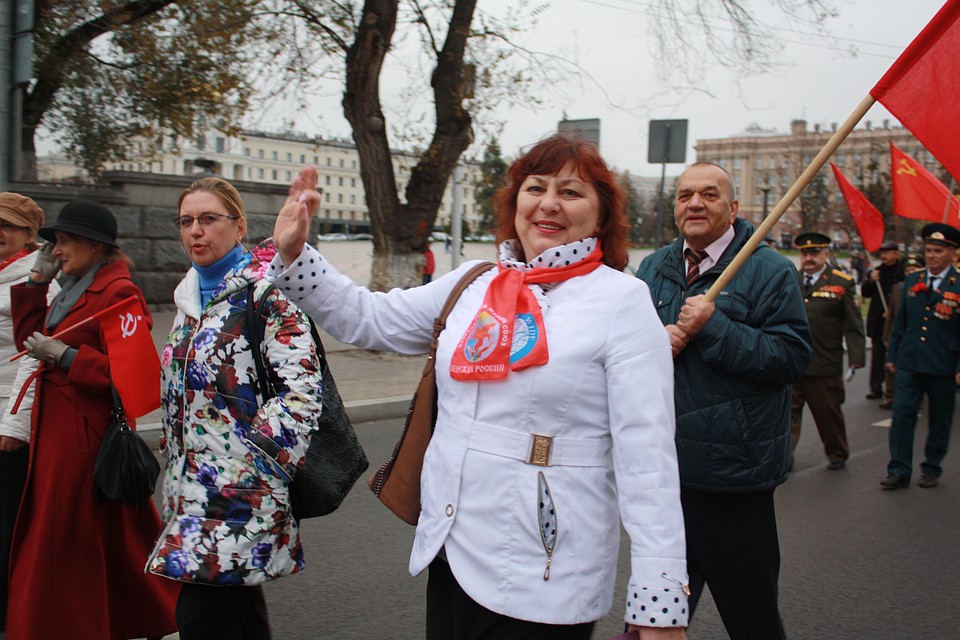 Белгородцы отметили 102-ю годовщину Октябрьской революции. Фото: Ирина ТАРАСОВА