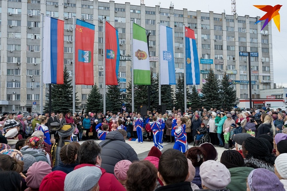 Открытие площади Содружества стало праздником для жителей Северного района Фото: Вячеслав КОВАЛЕНКО