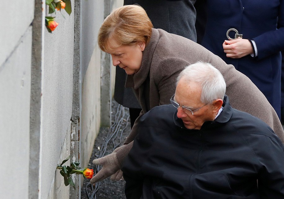 У мемориала памяти на Бернауэрштрассе Фото: REUTERS