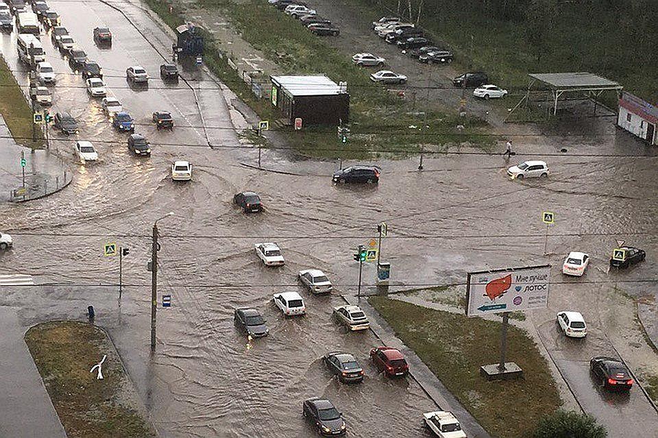 Лужи в Парковом Фото: соцсети ВК Парковый.