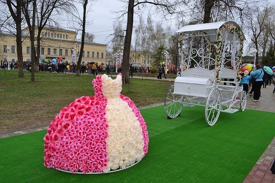 Свадебная церемония на территории городского сада обойдётся в 5000 рублей. ФОТО: администрация Твери.