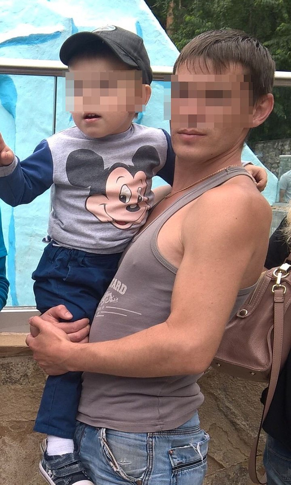 Денис говорит, что просто пошел за сигаретами, когда на него внезапно напали. Фото: личный архив.