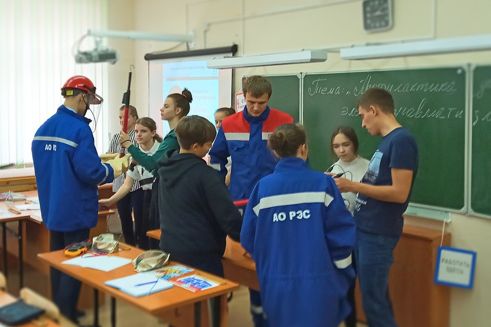 Всего за 10 месяцев 2019 года специалисты АО «РЭС» посетили более 600 учебных заведений, расположенных в областном центре и районах Новосибирской области.