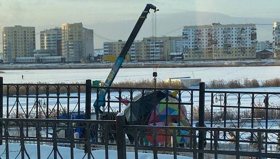Демонтаж головы раздора. Фото: Социальные сети