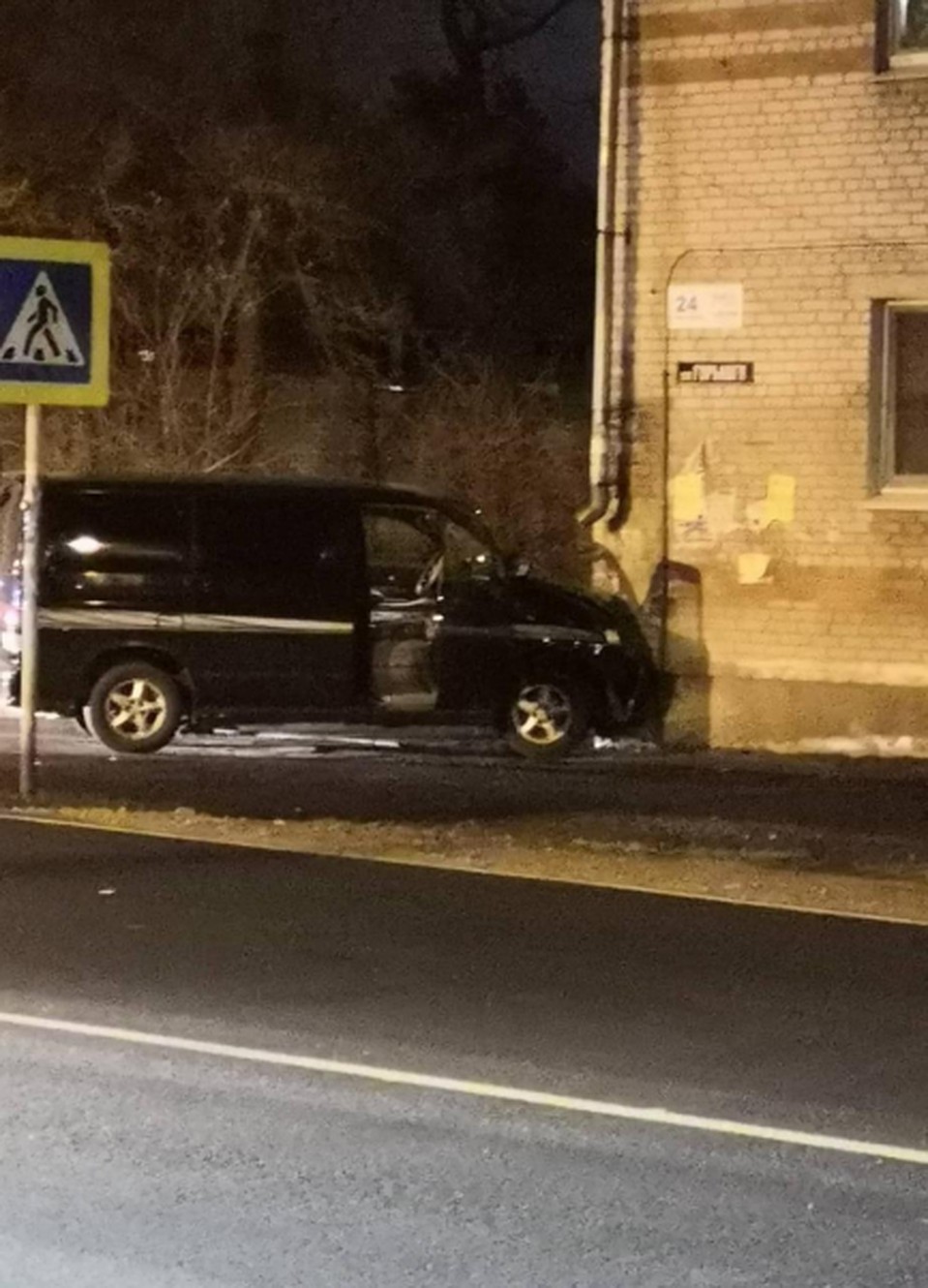 15-летний житель Уссурийска не смог уйти от полицейской погони, разбив семейный автомобиль Фото: УМВД России по Приморскому краю