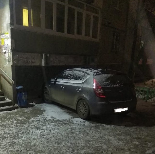 Инцидент произошел у дома по улице Опахалинской. Фото: пресс-служба СКР по Свердловской области