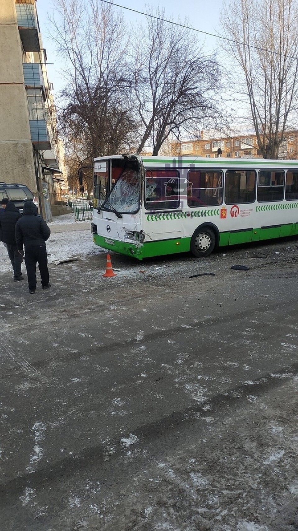 43-й тоже помяло. Фото: ЧП - Красноярск.