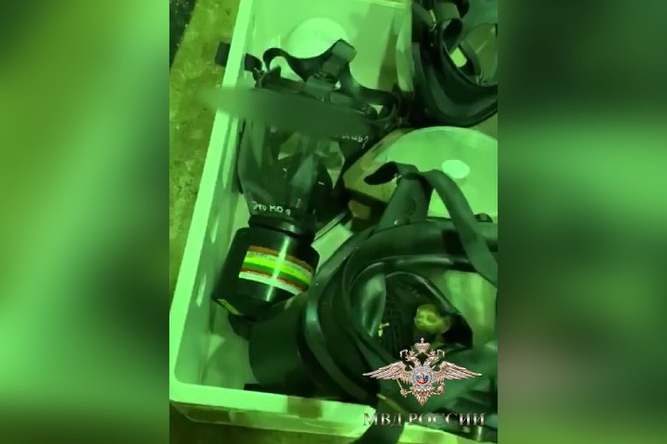 В лаборатории. ФОТО: кадр видео ГУ МВД России по Ленинградской области.