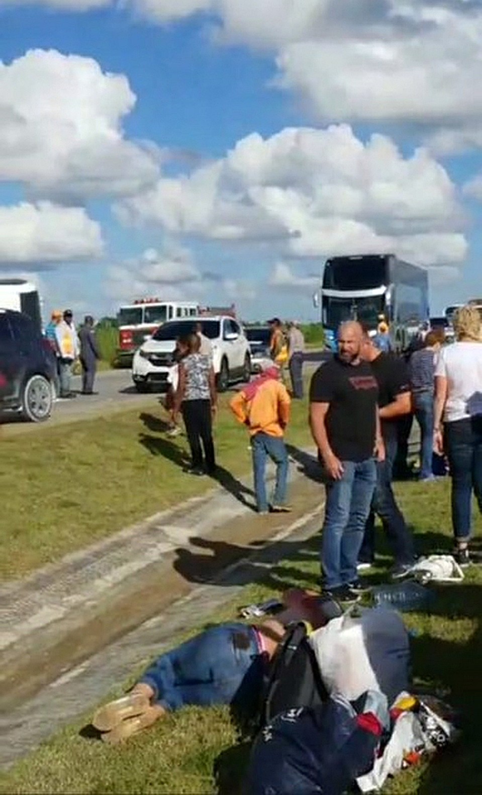 В автобусе действительно было трое детей. Одна из них девочка - 12-летняя - пострадала больше всего Фото: GLOBAL LOOK PRESS