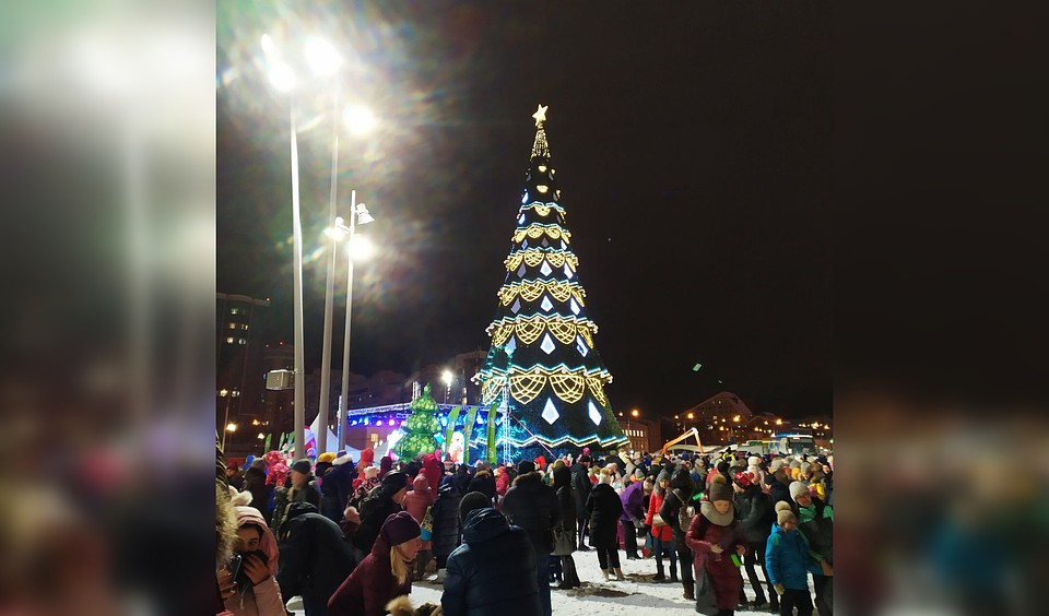 В Перми - новая главная елочка! Фото: Вероника РАНГУЛОВА