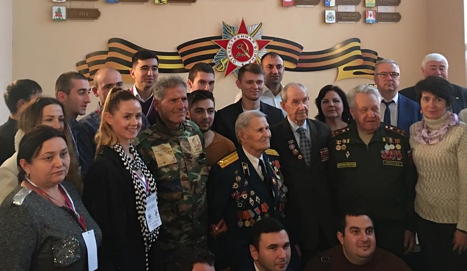 А еще путешественник встретился с ростовскими ветеранами и молодежью.