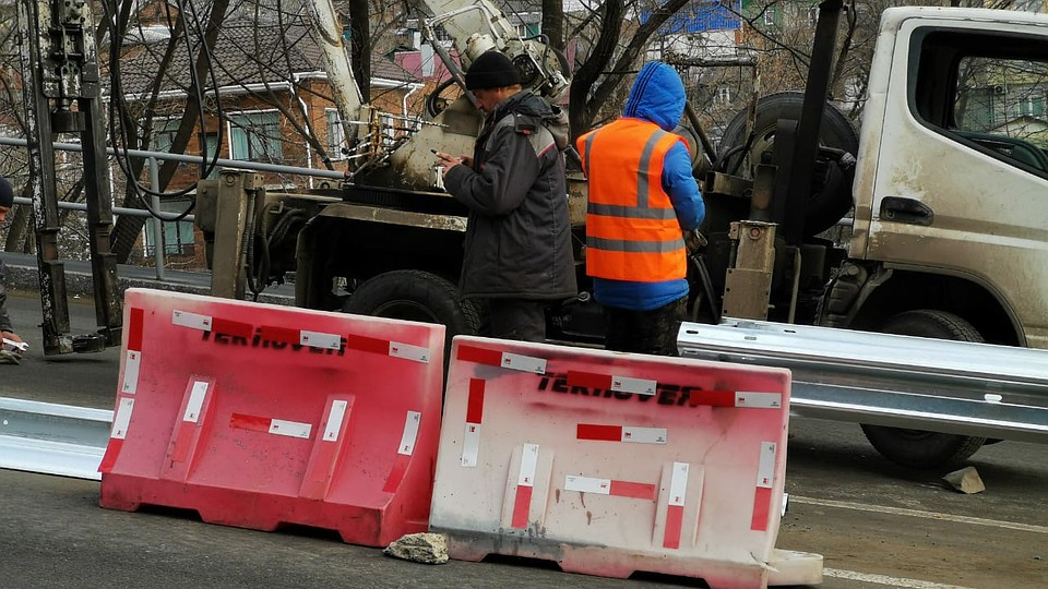 Специалисты приступили к монтажу Фото: Вадим ПОПОВ