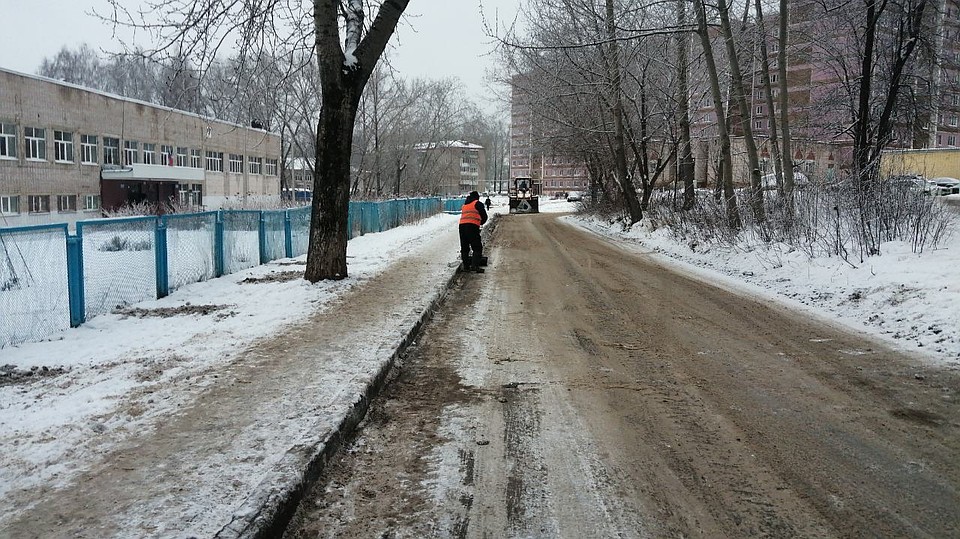Расчистка улиц в Ленинском районе Фото: vk.com/izh_blagoustroystvo