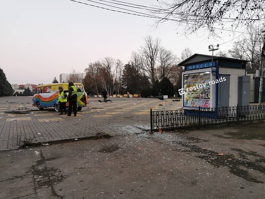 Мобильной кофейне не поздоровилось после чудовищного удара. Фото: instagram.com/rostov_roads