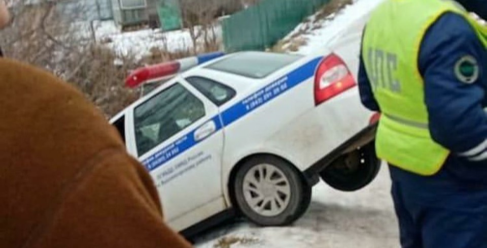 Автомобиль вылетел в овраг