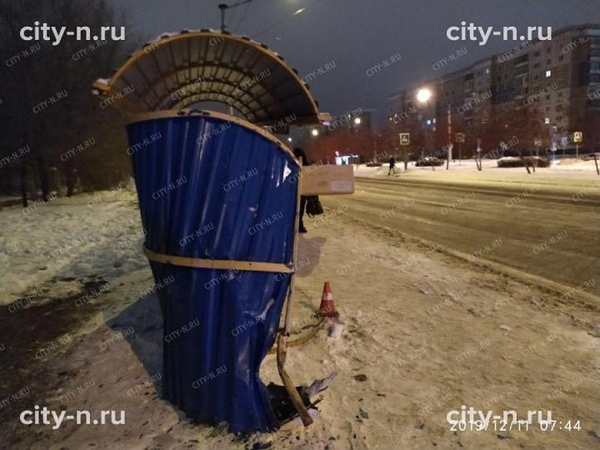 От удара павильон смяло. ФОТО: city-n