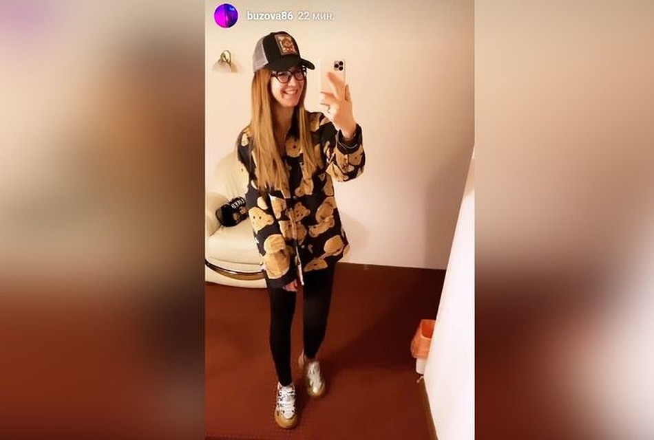 Девушка уже на площадке и готовится к концерту. Фото: instagram.com