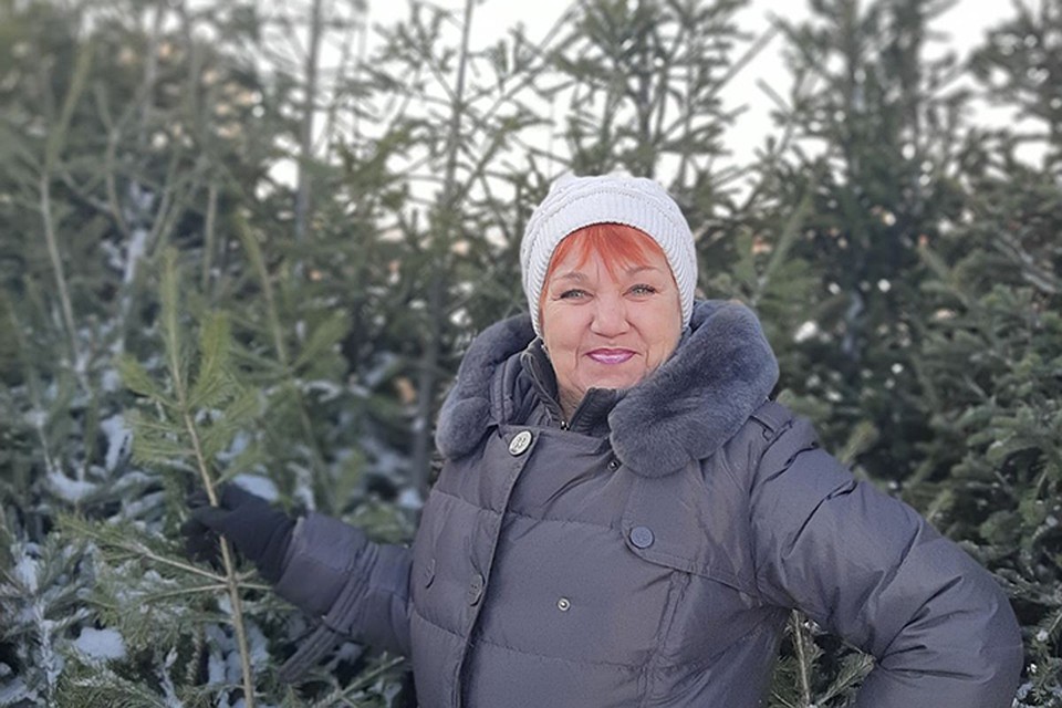 Надежда Озерова уверена, что традиция ставить дома настоящие елки из леса будет всегда. ФОТО: Виталина КАРМАНОВА.