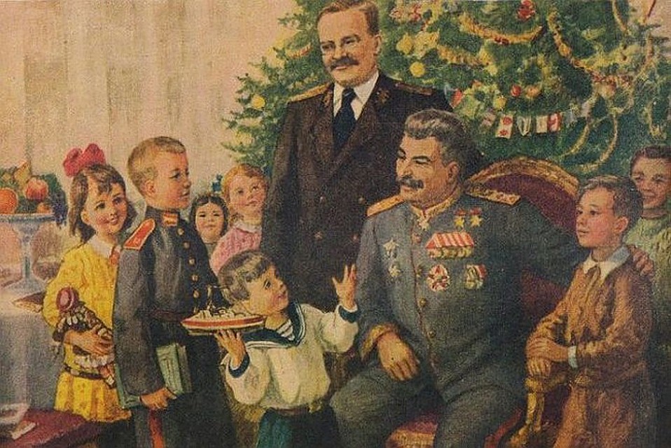Иосиф Сталин и Вячеслав Молотов с детьми на елке. Поздравительная открытка 1939 - 1949 годов. Фото: wikiimage