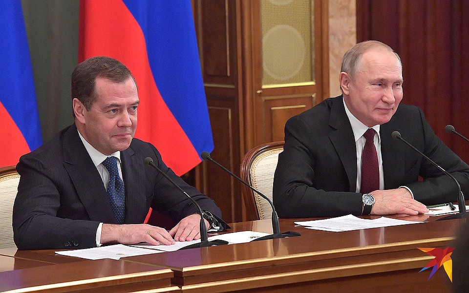 Премьер-министр Дмитрий Медведев и президент Владимир Путин. Фото: Владимир ВЕЛЕНГУРИН