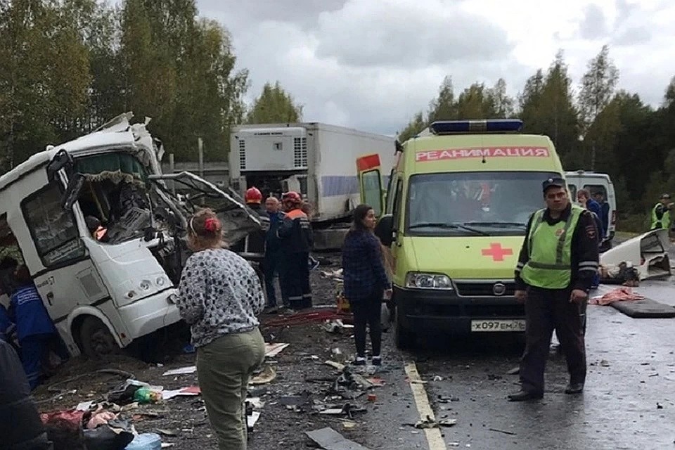 Причиной аварии стал выезд водителя грузовика на встречную полосу. Фото: Дима Чуйко