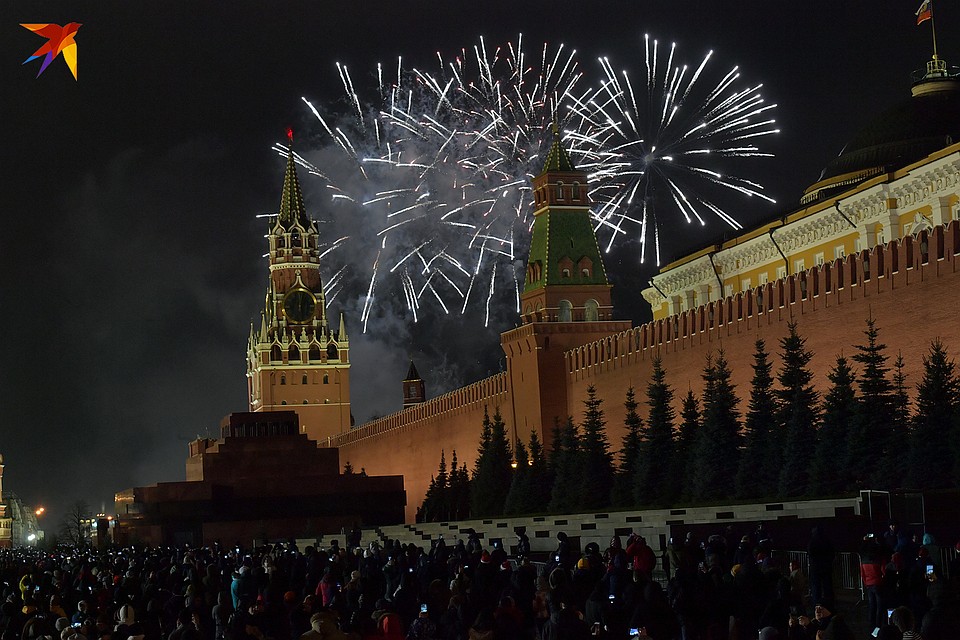 Москва встретила 2020-й салютом над Кремлем Фото: Владимир ВЕЛЕНГУРИН