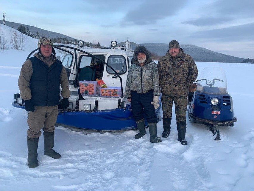 Очередная новогодняя экспедиция по раздаче мандаринов закончилась спасательной операцией. Фото: предоставлено героем публикации.