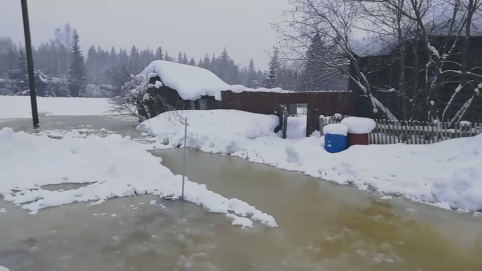 Вода подбирается в жилым домам. Фото: "ЧП Лесосибирск"