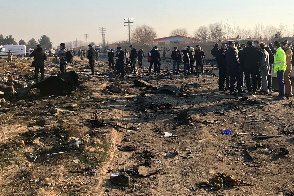 Поиски на месте крушения продолжаются. Фото: REUTERS