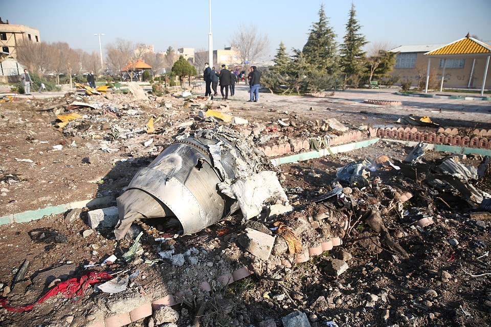 Обломки упавшего в аэропорту Тегерана "Боинга 737-800" Фото: REUTERS