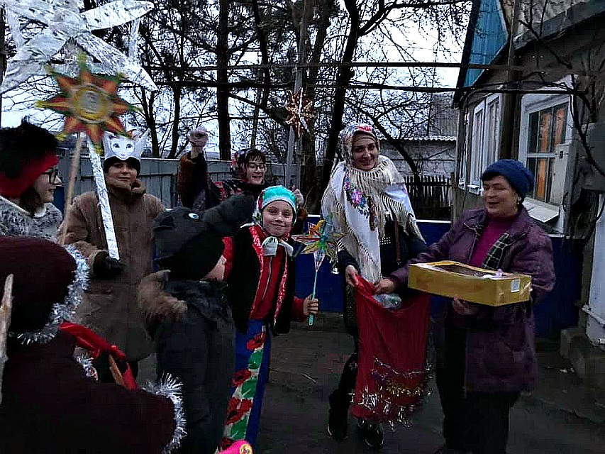 Придет Коляда и даст нам пирога, а кто в стане врага – тому куричья нога Фото: ЮЛИЯ САЛОВСКАЯ