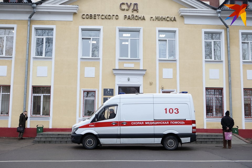 Потерпевшие в коридоре шутили, что Елена продолжает быть актрисой Фото: Святослав ЗОРКИЙ