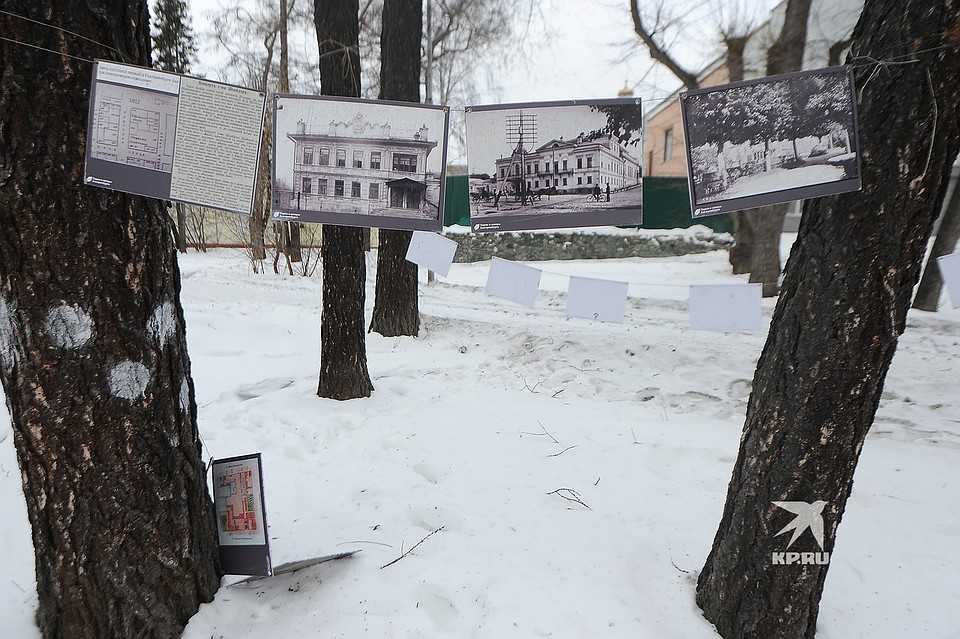 Активисты даже повесили старинные фотографии Фото: Алексей БУЛАТОВ