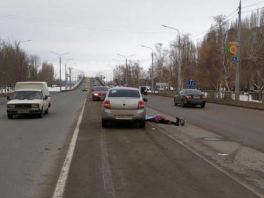 Автомобиль сбил пенсионерку, переходившую дорогу в неположенном месте. Фото ГИБДД по Саратовской области