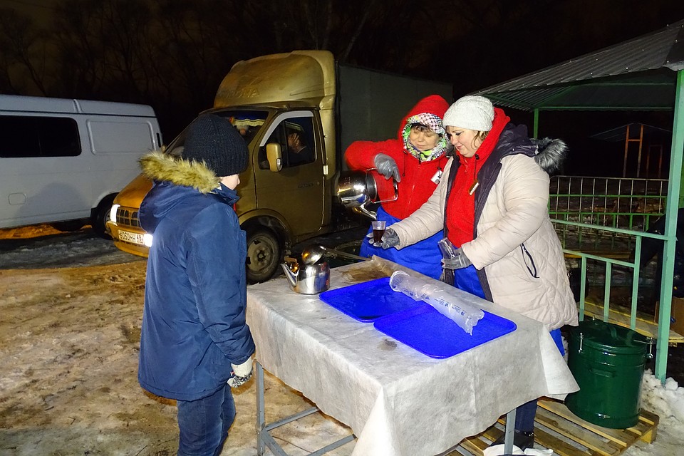 К часу ночи на Крещение в главную прорубь Липецка окунулись почти 1000 человек Фото: Юлия КЛЮЕВА