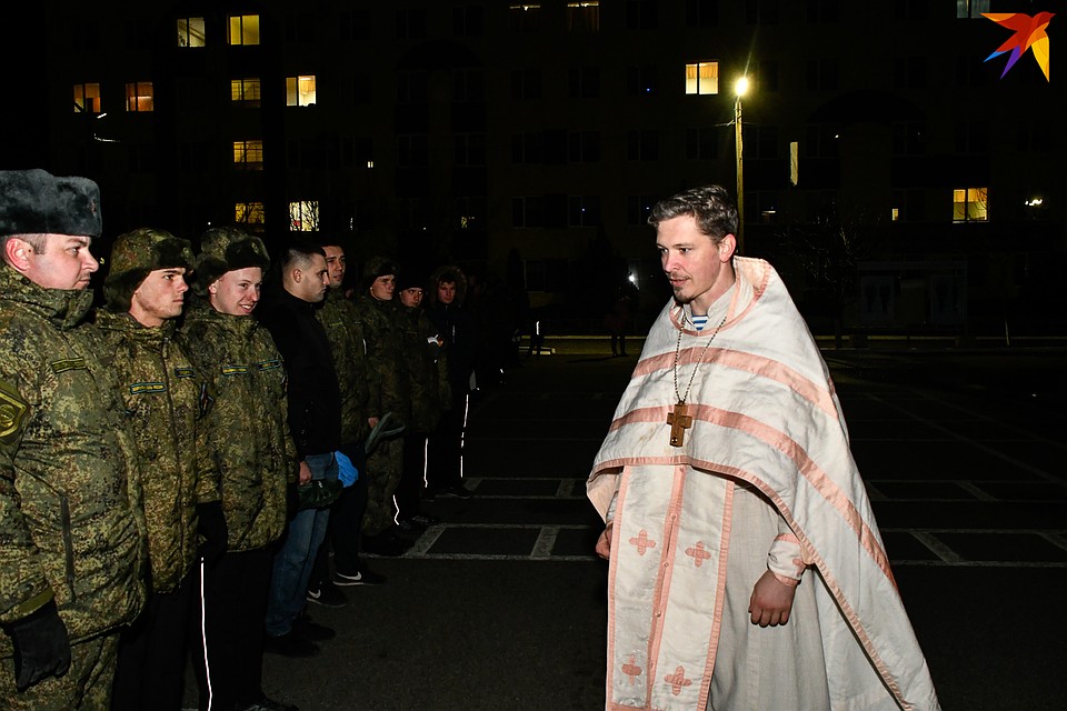 Десантники Новороссийска погружались в резервуар РДВ-5000 Фото: Кирилл ВЕРШИНИН