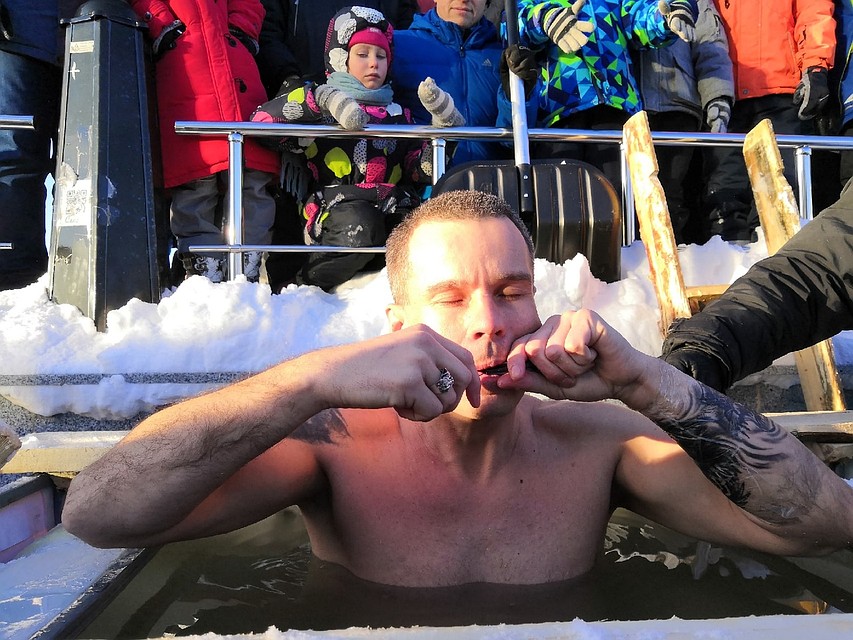 Температура соленой воды была -10 градусов. Она обжигала моржа. Фото: Предоставлено героем публикации